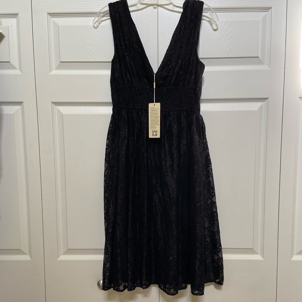 🆕GORGEOUS LACE DRESS TO WEAR YEAR ROUND. SIZE 8. GOING TO LOVE THIS DRESS. - Picture 5 of 6
